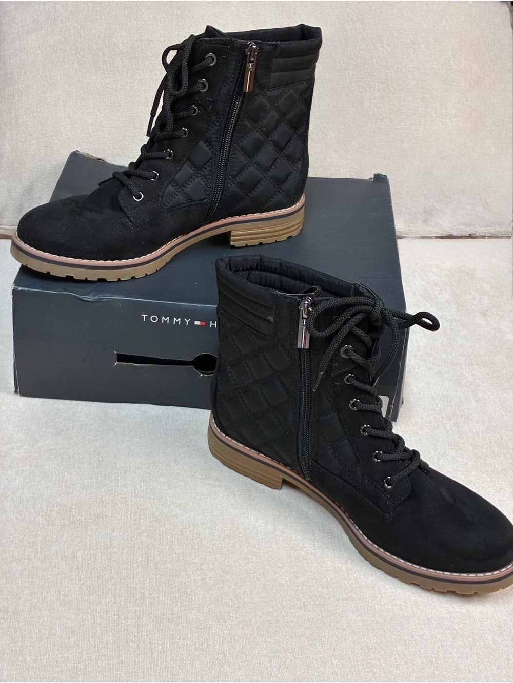 Tommy Hilfiger Women’s 8.5 Black Quilted Combat Boots Lace Up Side Zip